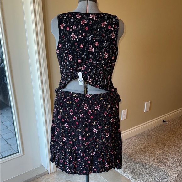 Reitmans Skirt and Top Set Black Pink Yellow Floral Skater Skirt Sleeveless Top - Picture 6 of 14